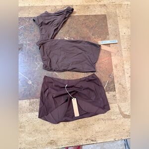 NWT Brown 2 Piece Set

LOT BIN 14